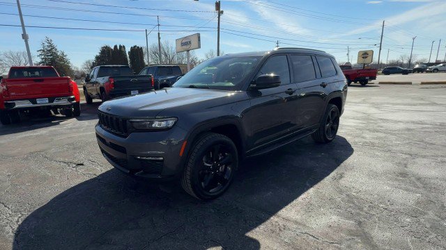 Used 2022 Jeep Grand Cherokee L Limited w/ Black Appearance Package image 4