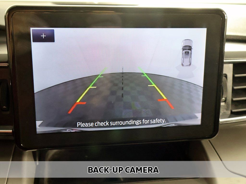 Used 2022 Ford Explorer XLT w/ Equipment Group 202A image 6