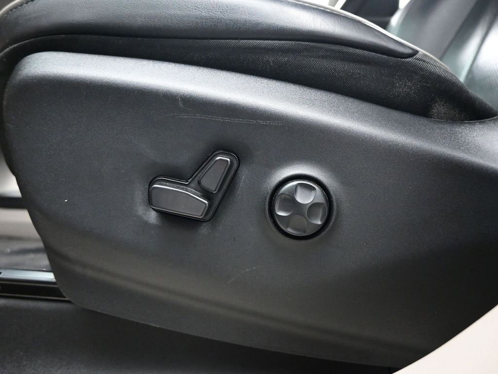 Used 2023 Chrysler Pacifica Limited image 18