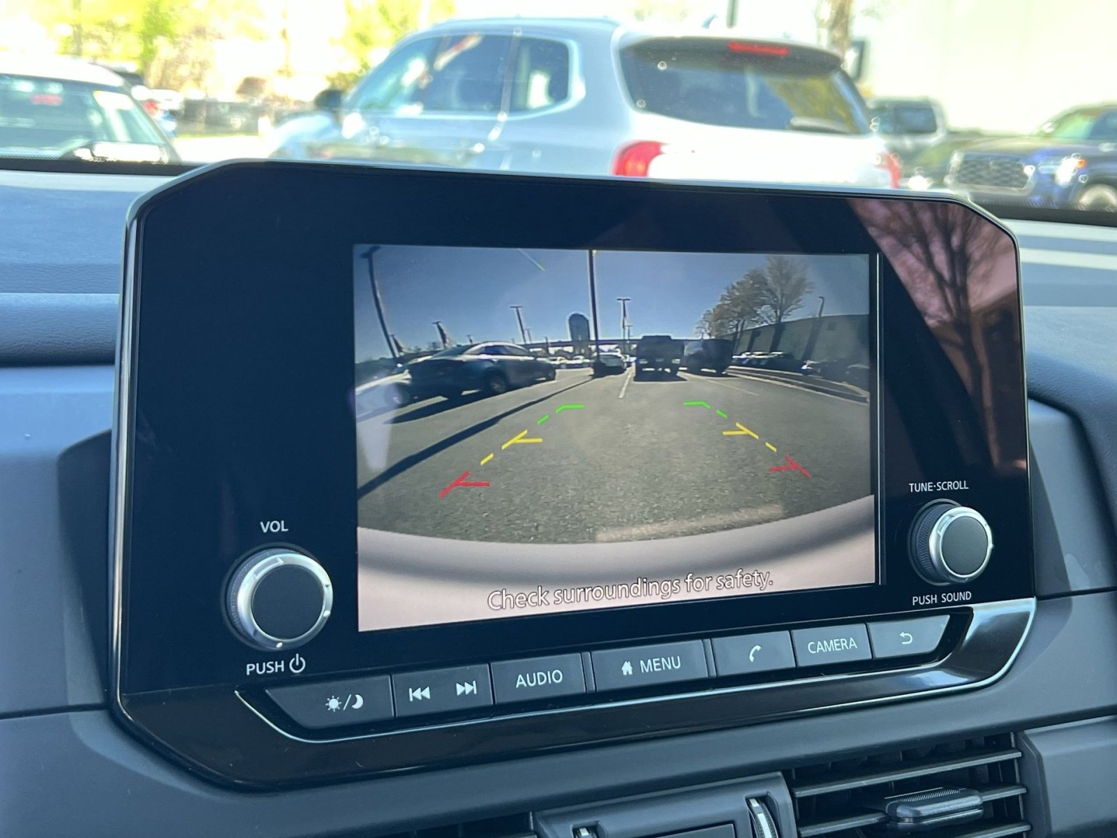 Used 2024 Nissan Pathfinder S image 12