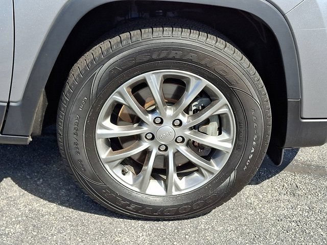 Certified 2021 Jeep Cherokee Latitude Lux w/ Sun & Sound Group AWD/4WD image 11
