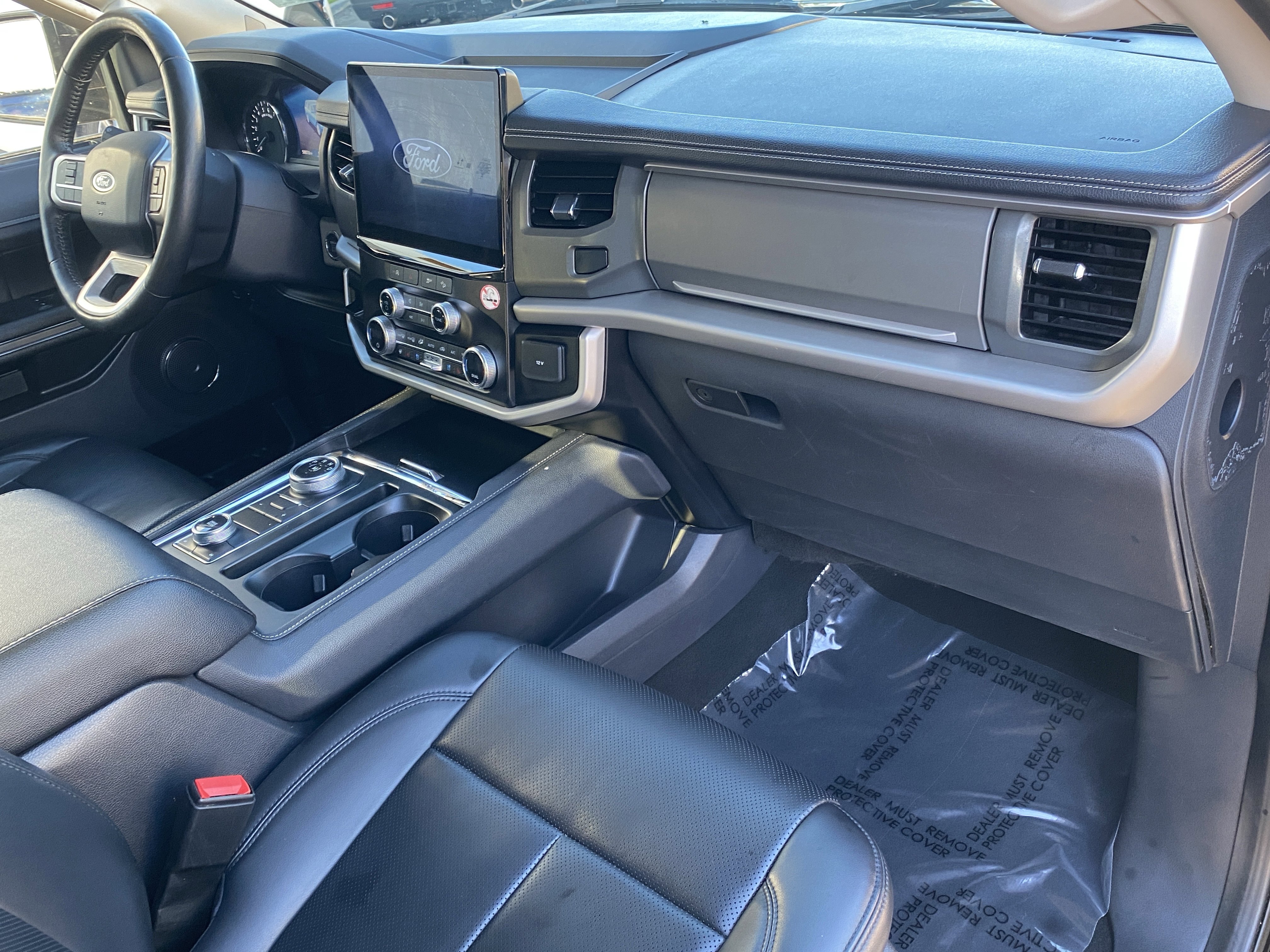 Used 2024 Ford Expedition XLT image 11