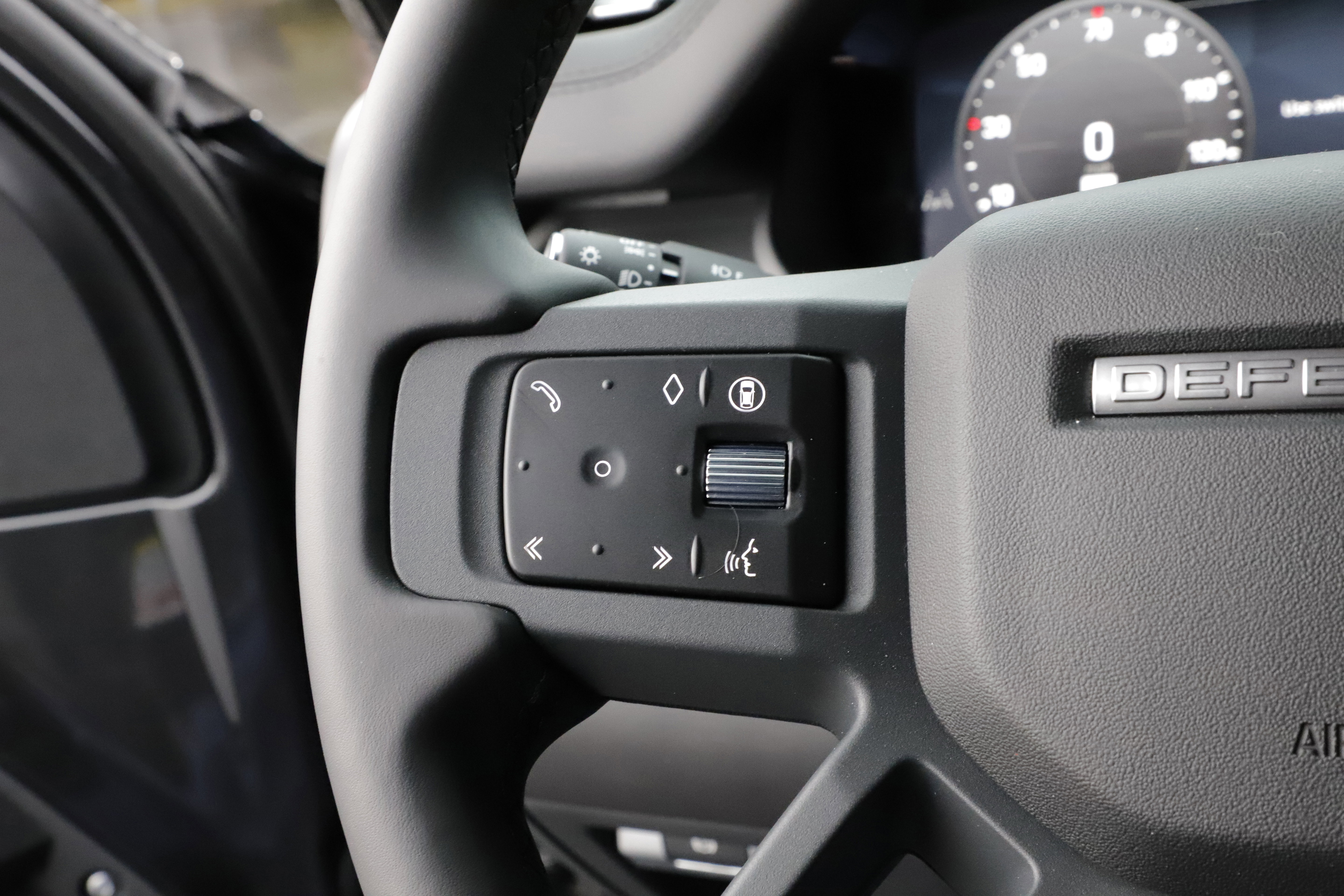 New 2026 Land Rover Defender 130 X-Dynamic SE AWD/4WD image 23
