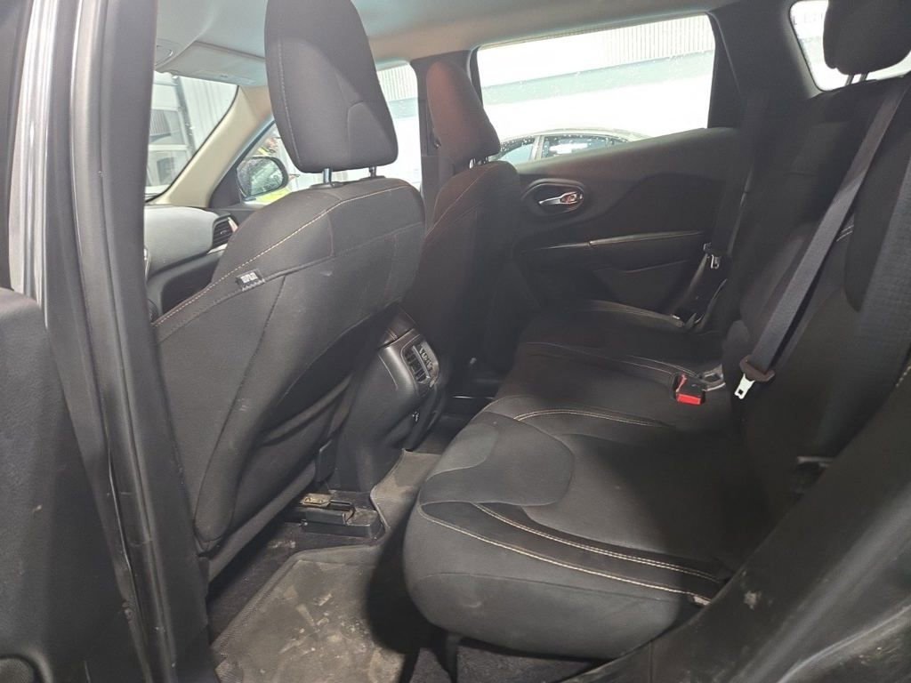 Used 2017 Jeep Cherokee Latitude w/ Safety/Convenience Group image 4