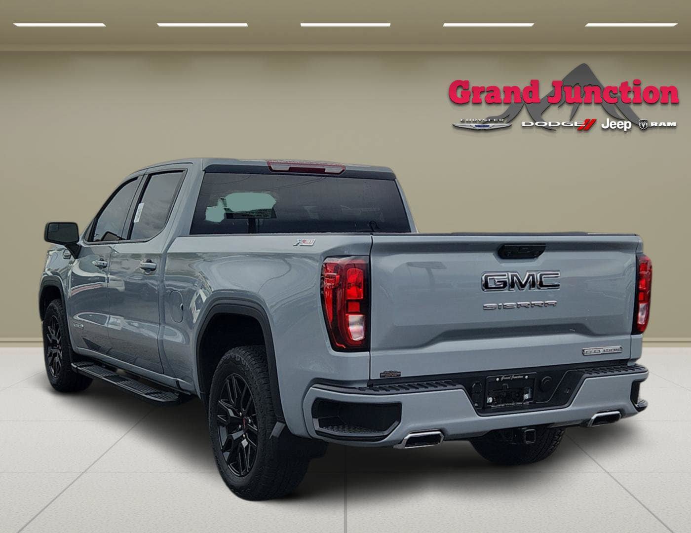 Used 2024 GMC Sierra 1500 Elevation w/ LPO, Elevation Black Package AWD/4WD image 5