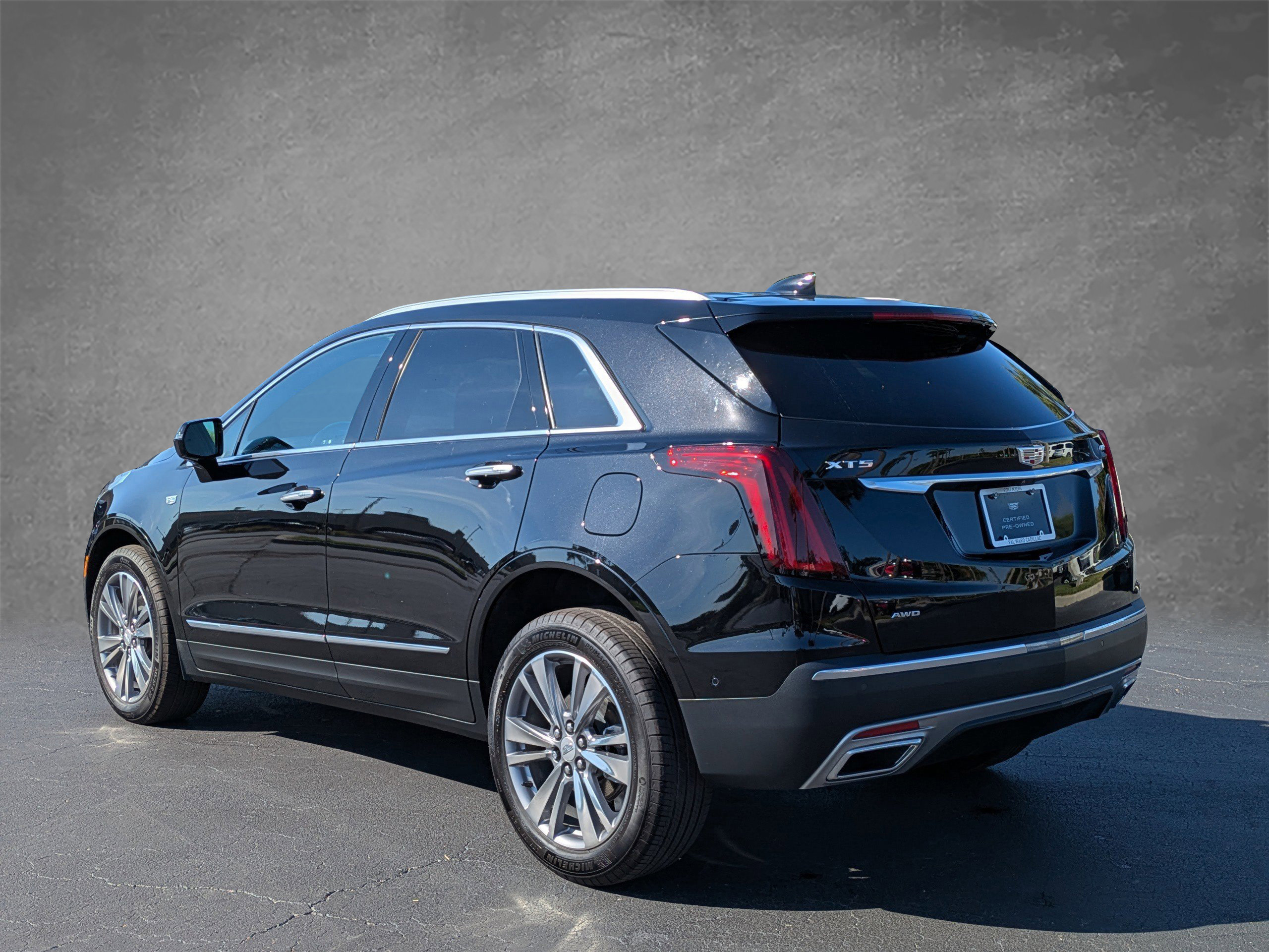 Certified 2025 Cadillac XT5 Premium Luxury w/ Technology Package image 4
