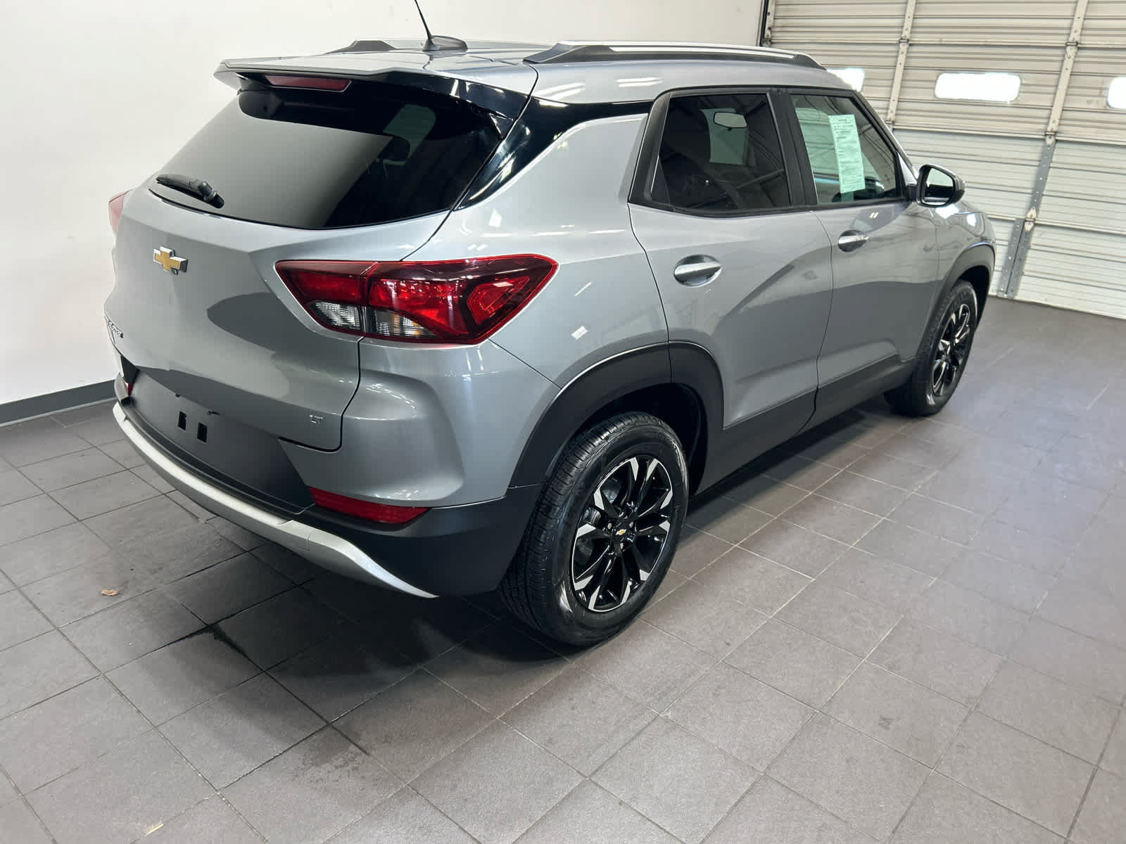 Used 2023 Chevrolet TrailBlazer LT FWD image 3