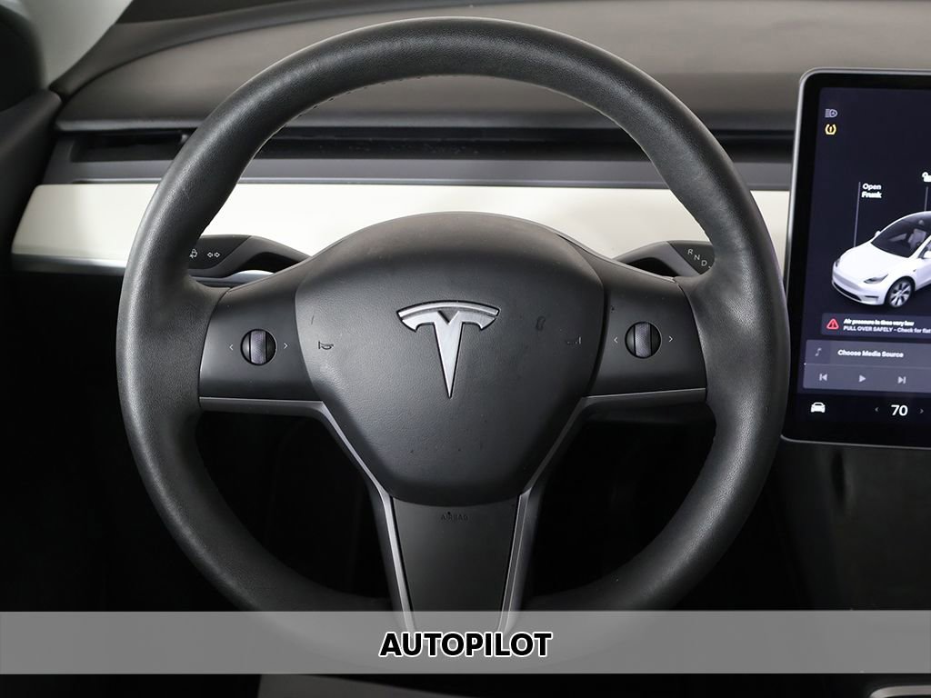 Used 2022 Tesla Model Y Long Range AWD/4WD image 3