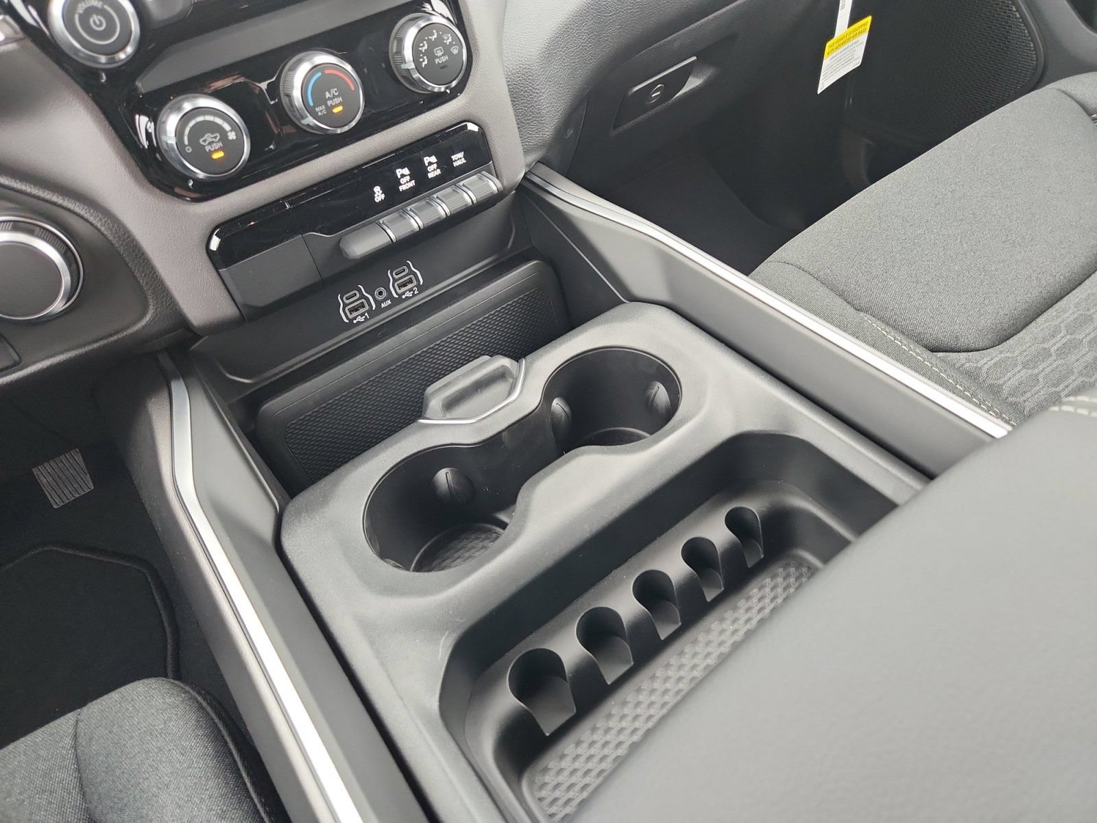 New 2026 RAM 1500 Express AWD/4WD image 21