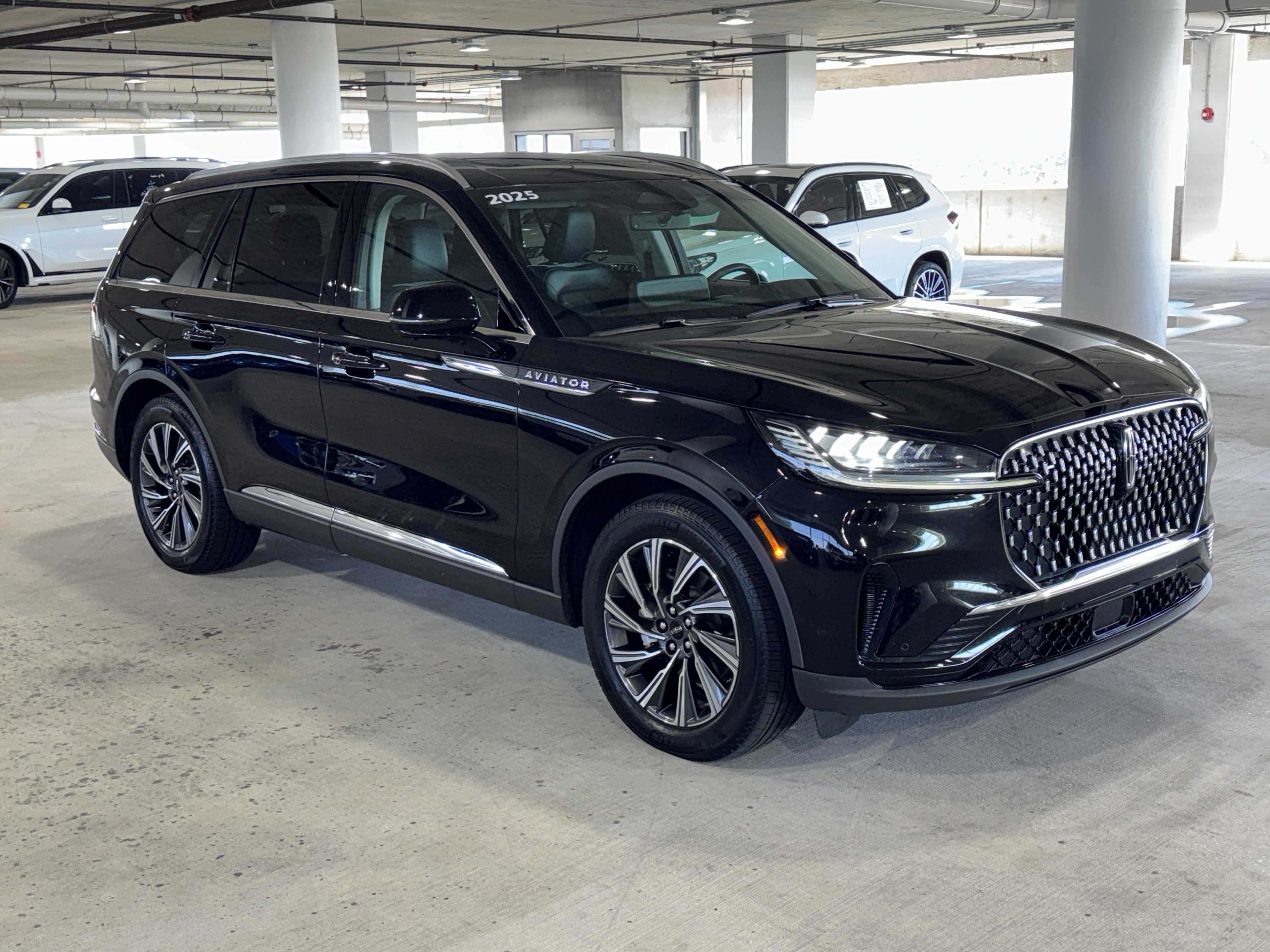 Used 2025 Lincoln Aviator 2WD image 1