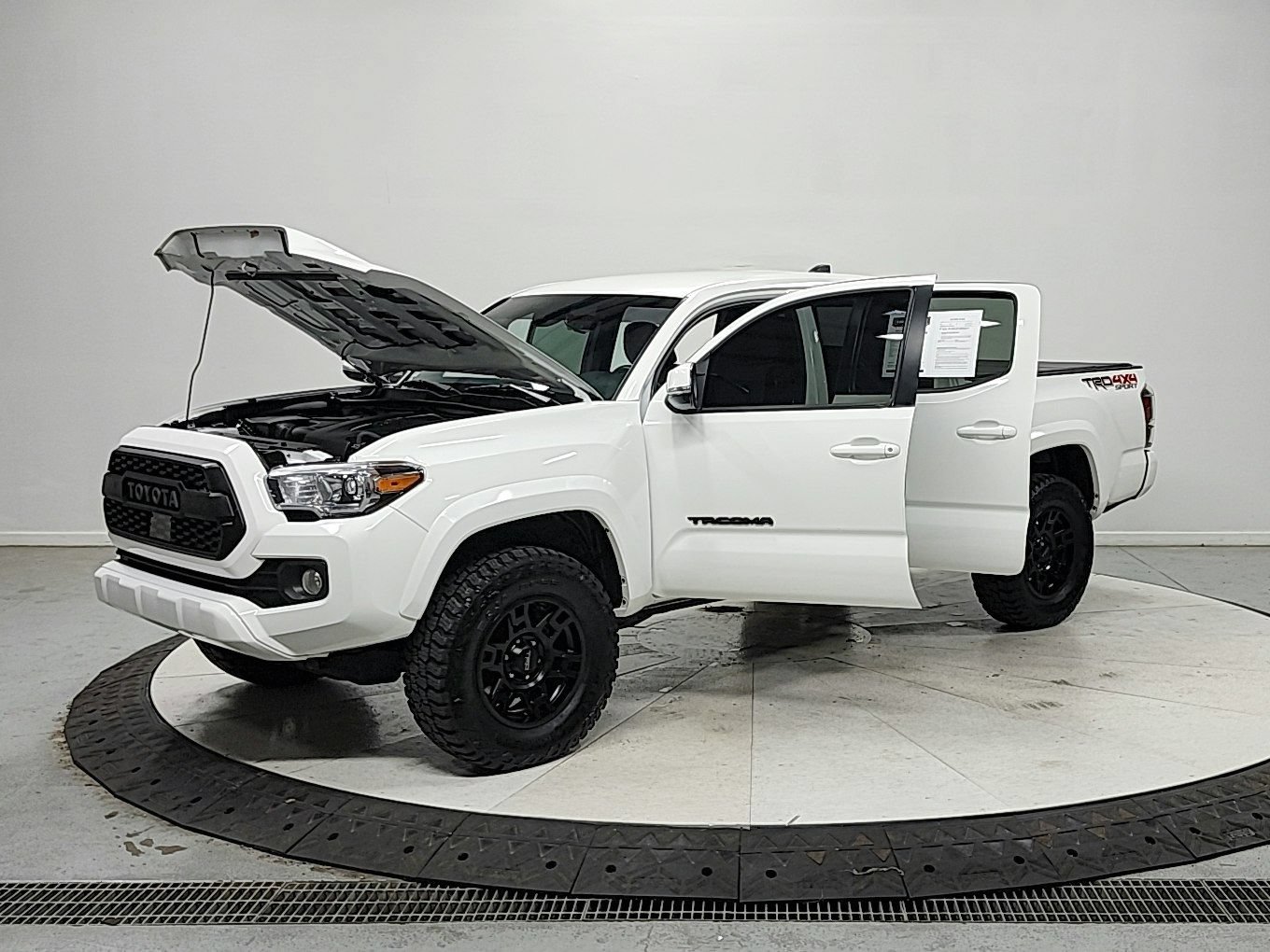Used 2023 Toyota Tacoma TRD Sport w/ Technology Package AWD/4WD image 12