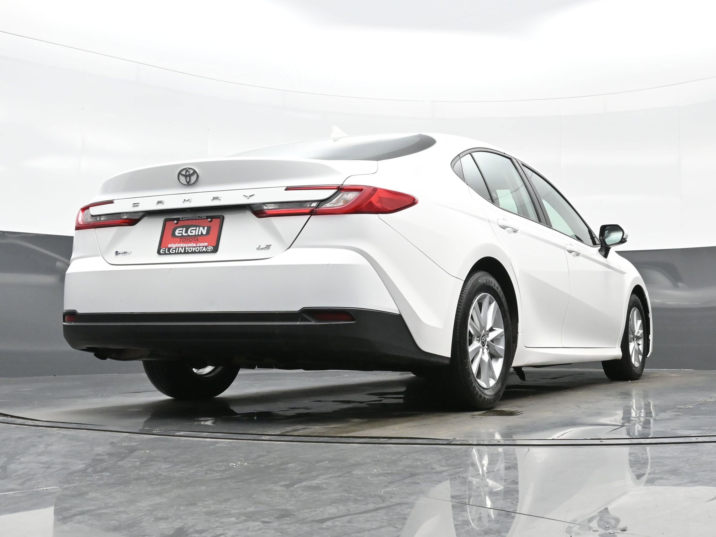 Used 2025 Toyota Camry LE image 30