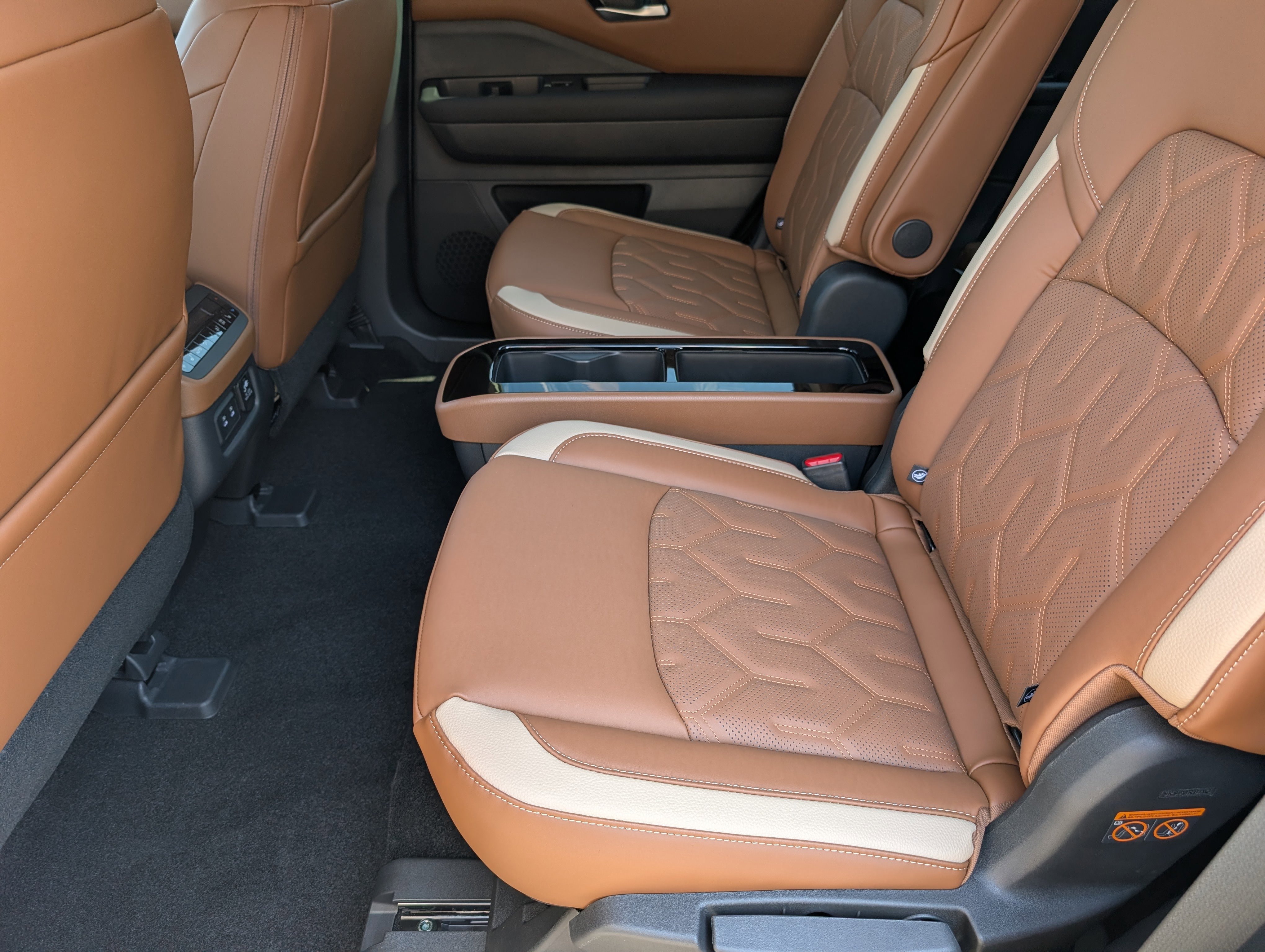 New 2026 Nissan Pathfinder Platinum image 18