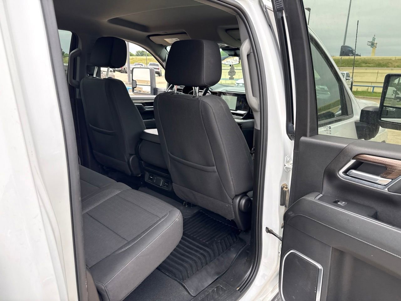 Used 2024 Chevrolet Silverado 2500 LT w/ Convenience Package AWD/4WD image 12