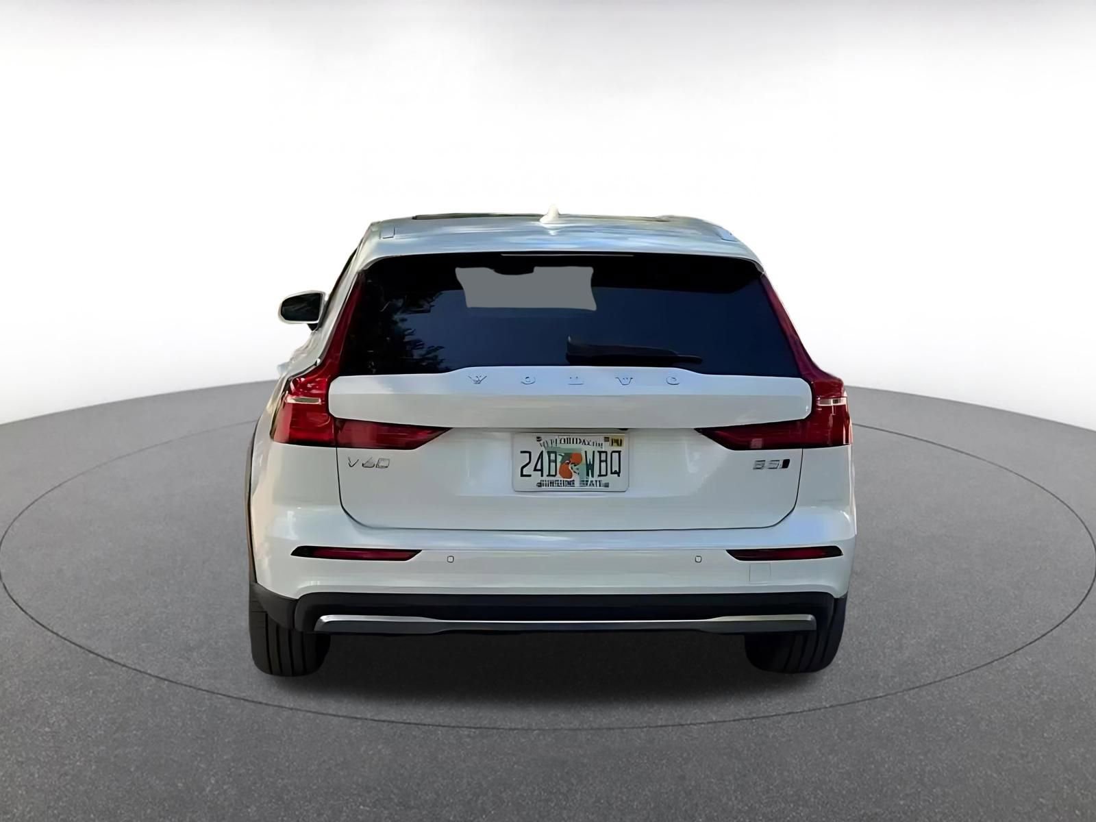 Used 2025 Volvo V60 B5 Cross Country Plus image 12