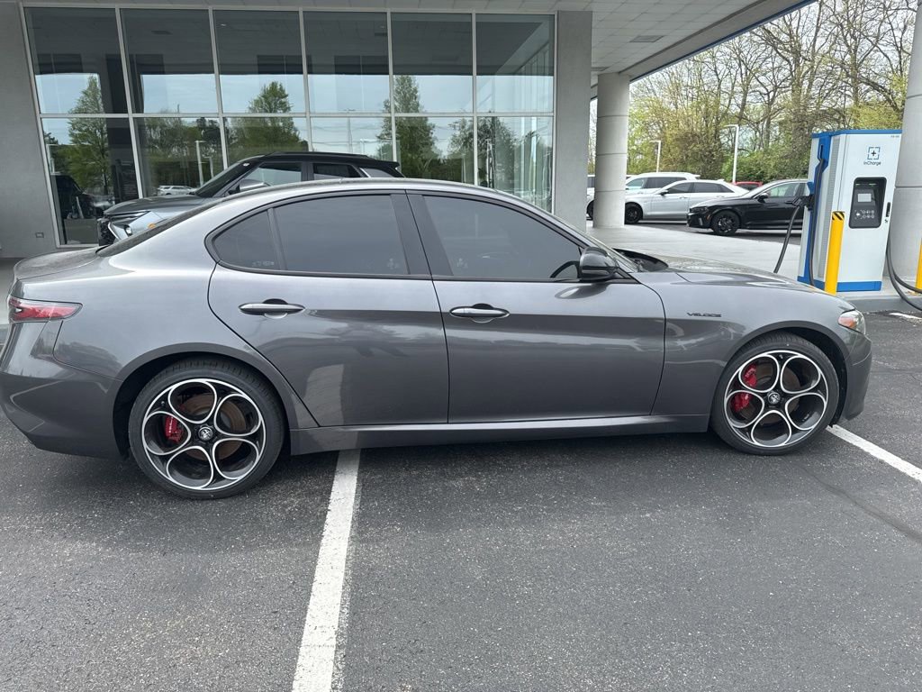 Used 2024 Alfa Romeo Giulia Veloce AWD/4WD image 4