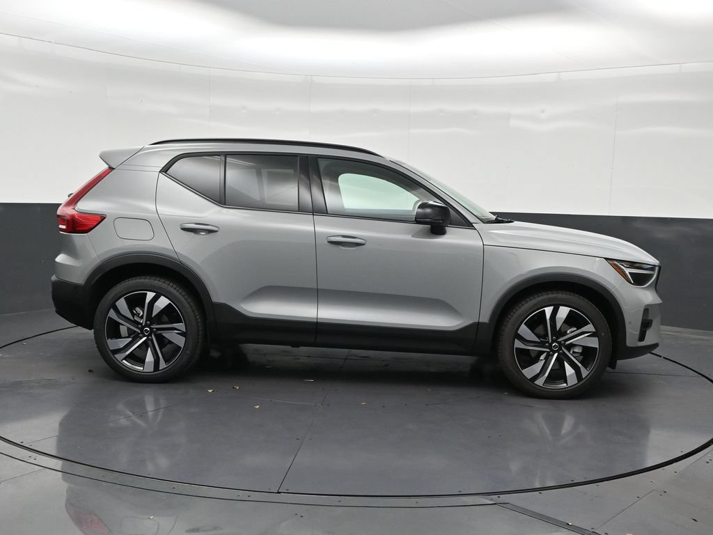New 2026 Volvo XC40 B5 Plus w/ Protection Package Premier AWD/4WD image 6