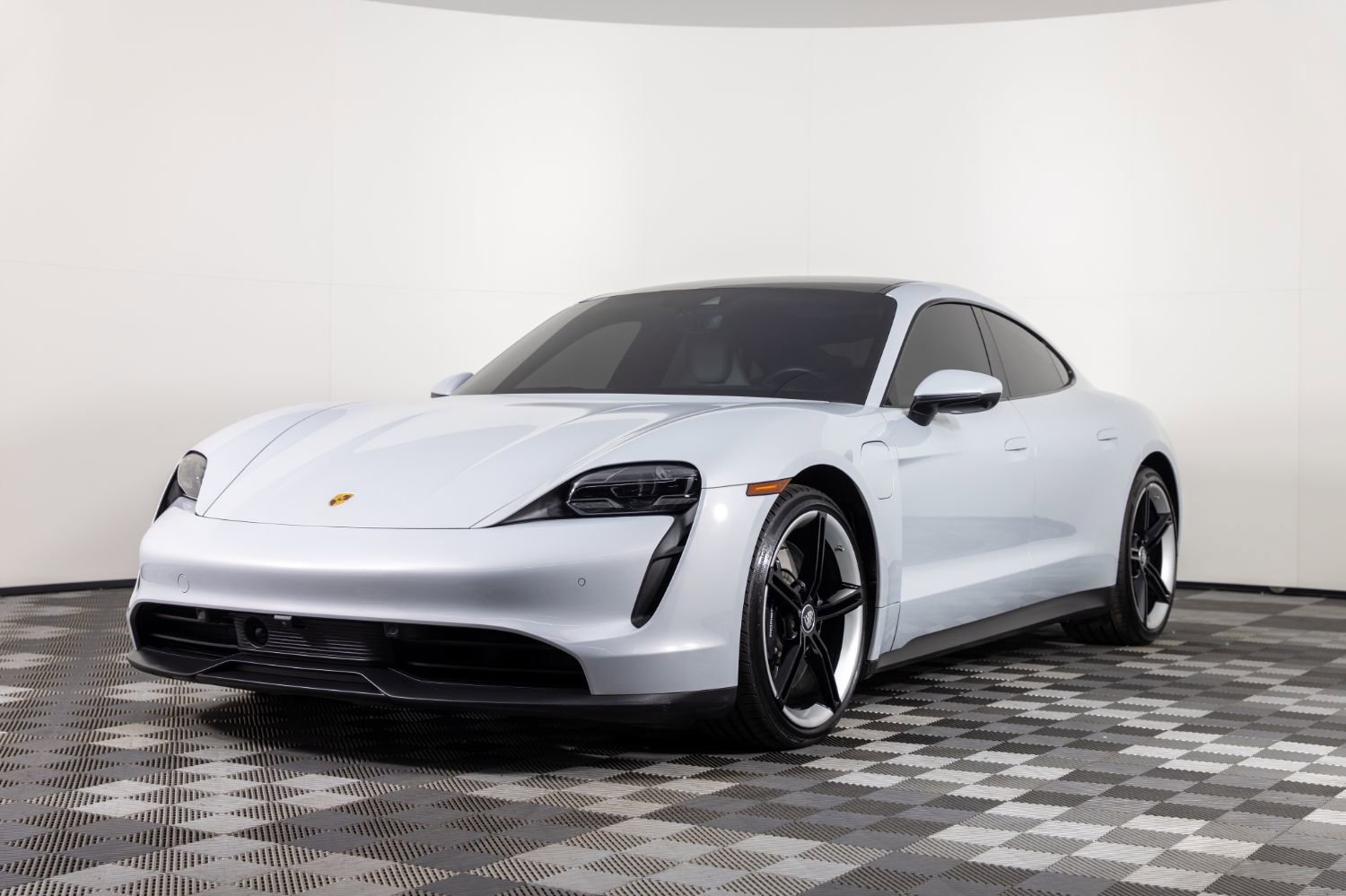 Used 2021 Porsche Taycan 4S w/ Premium Package image 2