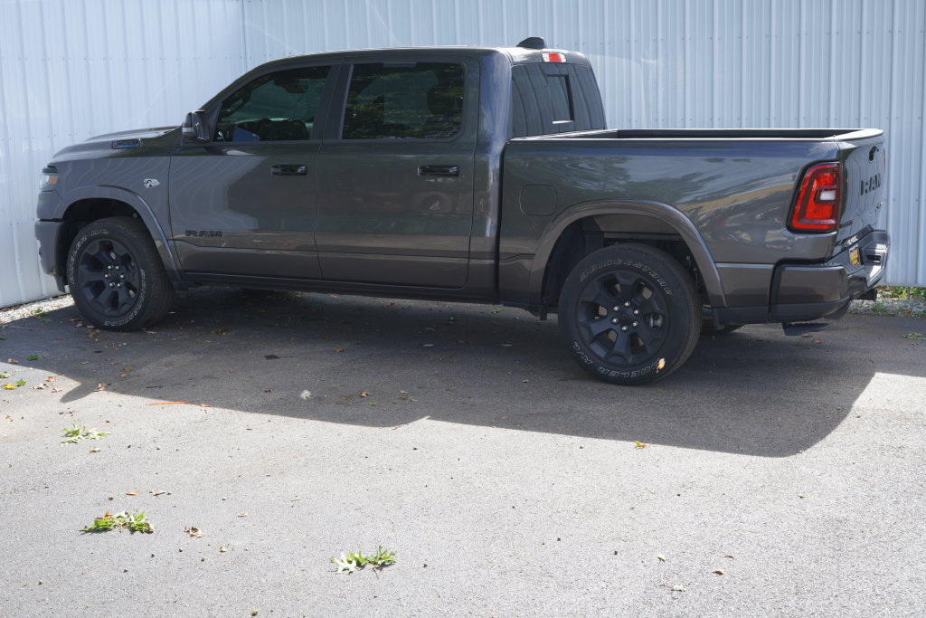 Used 2026 RAM 1500 Big Horn AWD/4WD image 3