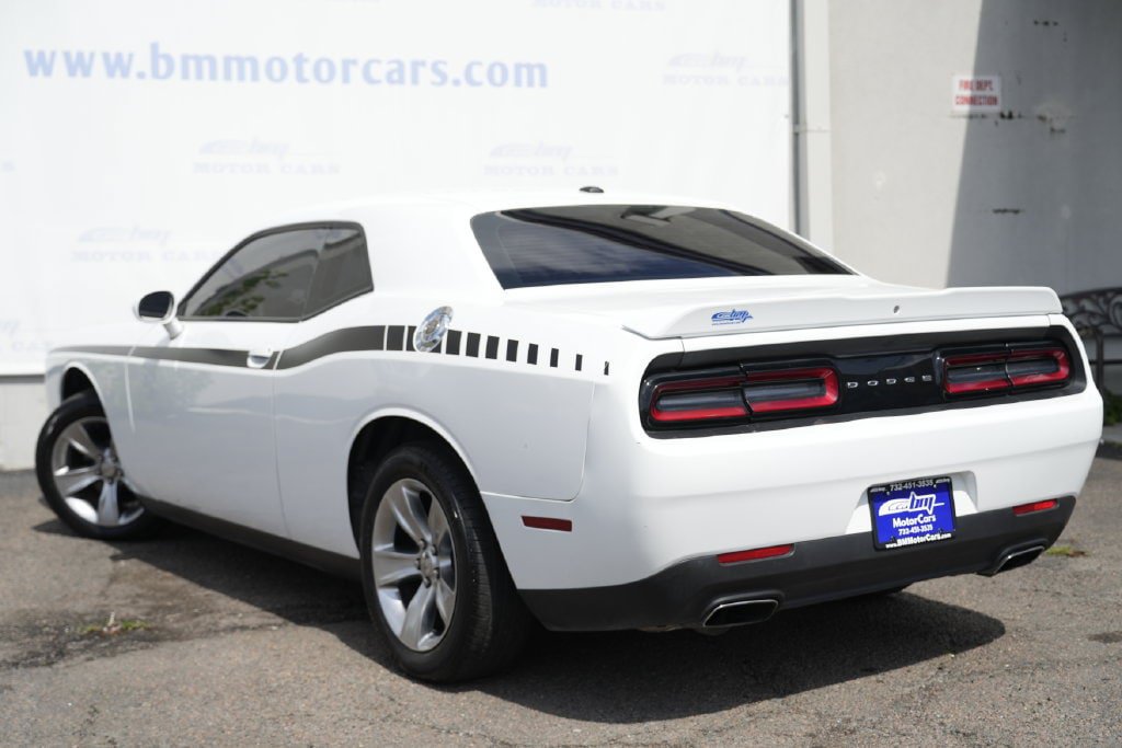 Used 2018 Dodge Challenger SXT RWD image 4