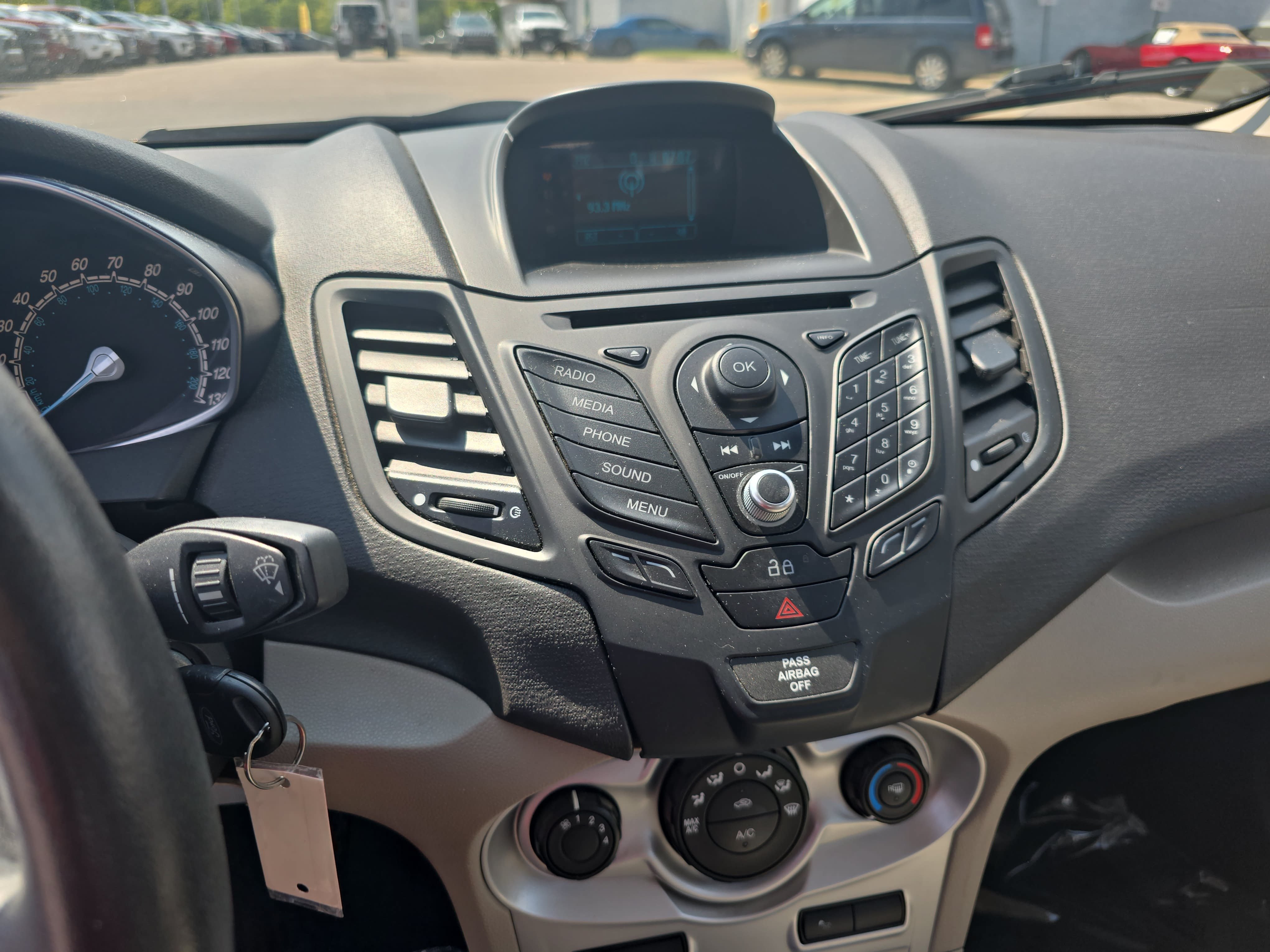 Used 2014 Ford Fiesta SE FWD image 19