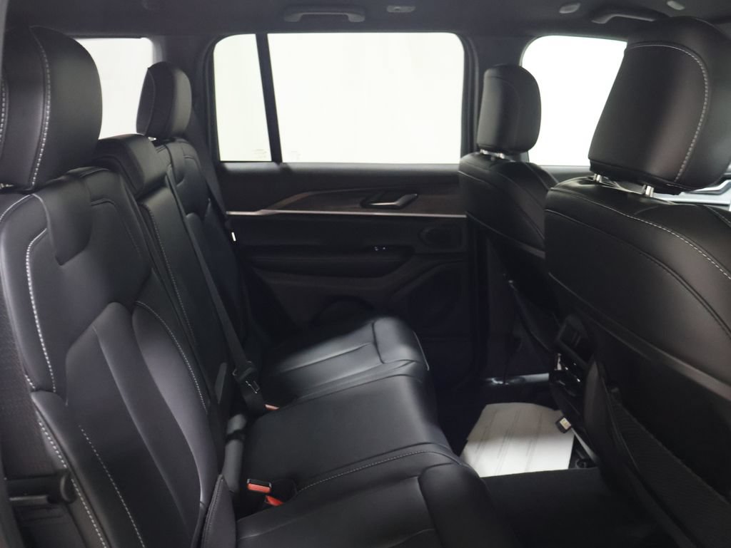 New 2027 Jeep Grand Cherokee Limited AWD/4WD image 13