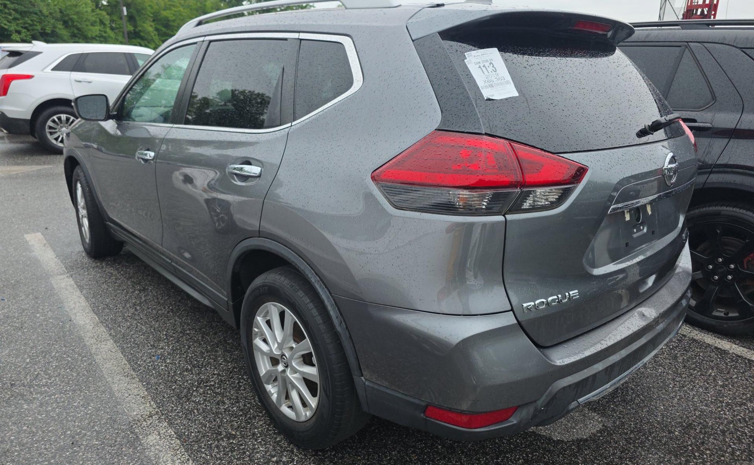 Used 2019 Nissan Rogue S w/ Special Edition Package FWD image 4