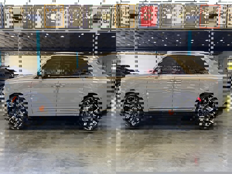 Used 2025 Rolls-Royce Cullinan image 4