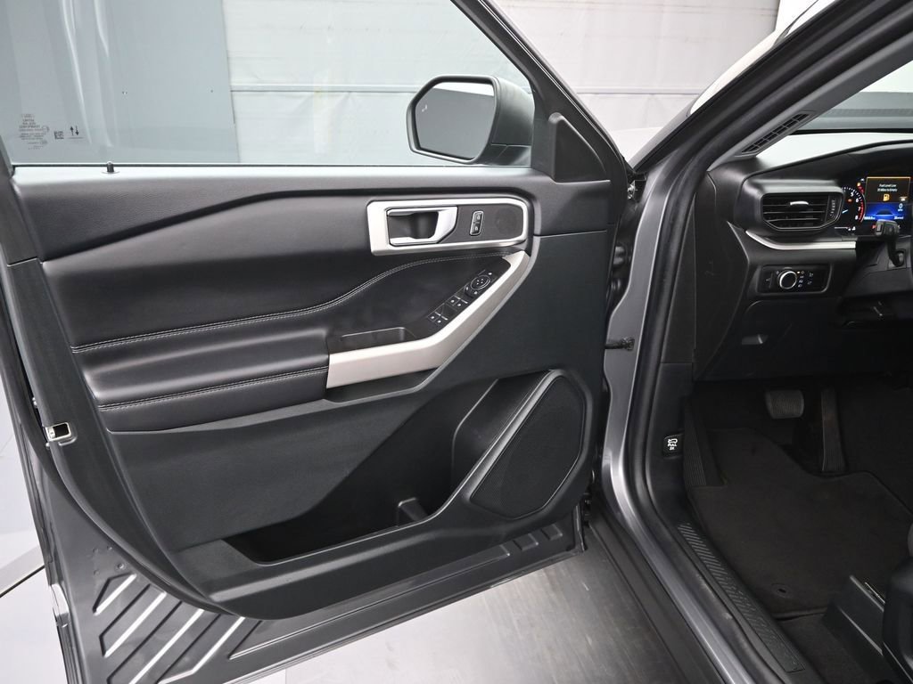 Certified 2023 Ford Explorer XLT RWD image 15