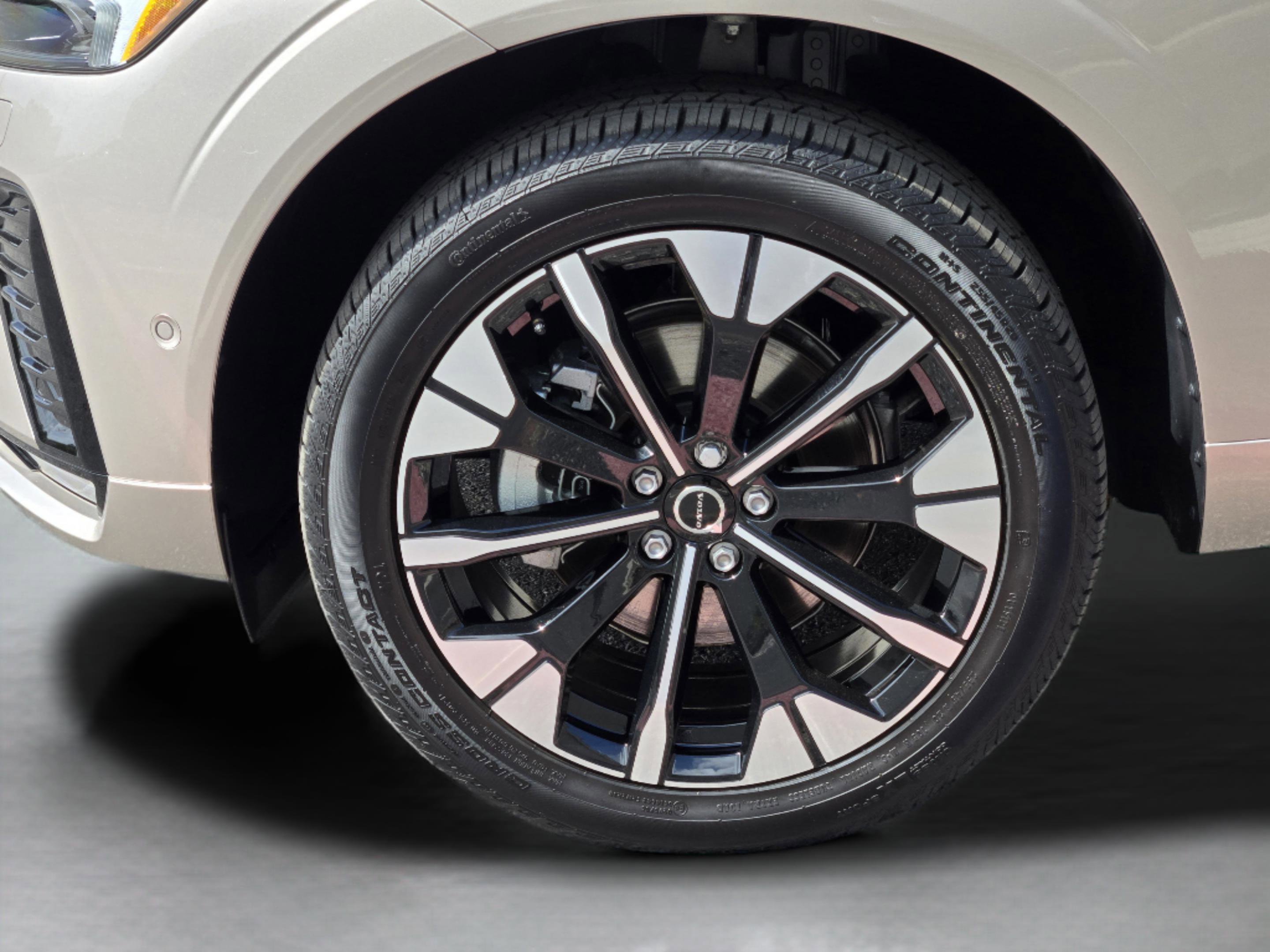 New 2026 Volvo XC60 B5 Plus w/ Protection Package Premier image 28