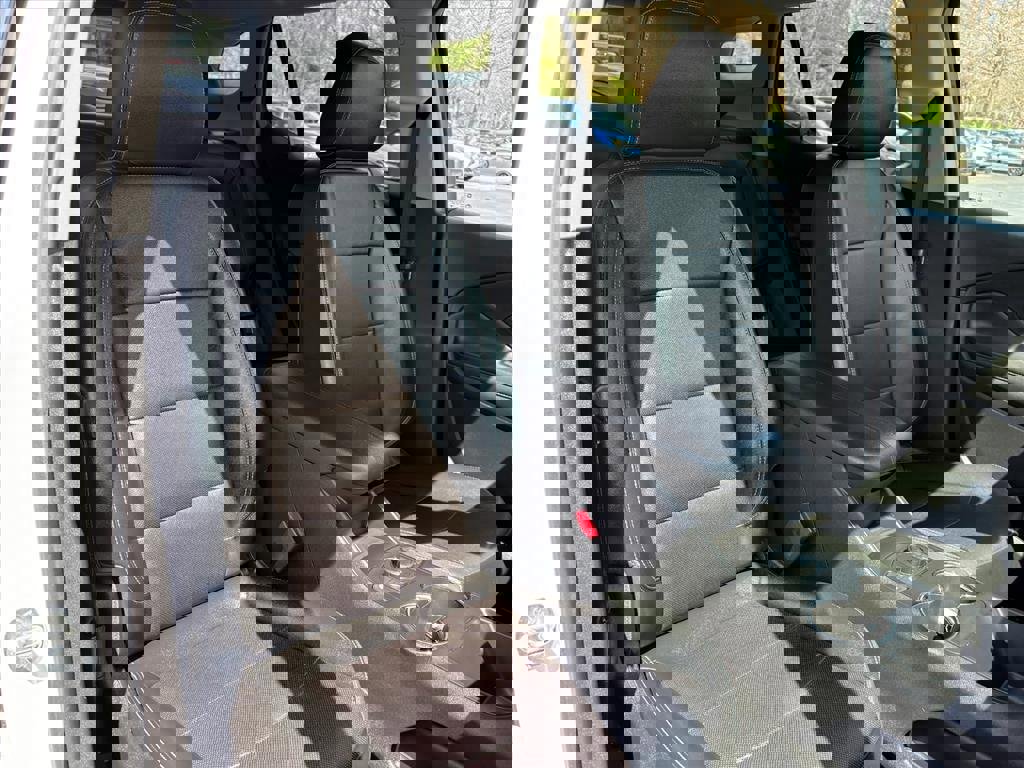 Used 2023 GMC Terrain SLT image 16