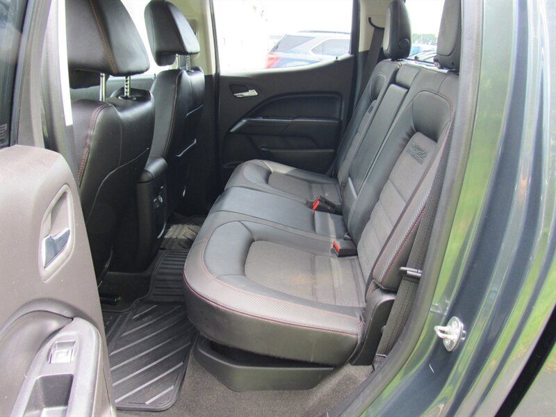 Used 2015 GMC Canyon SLE w/ All-Terrain Package AWD/4WD image 16
