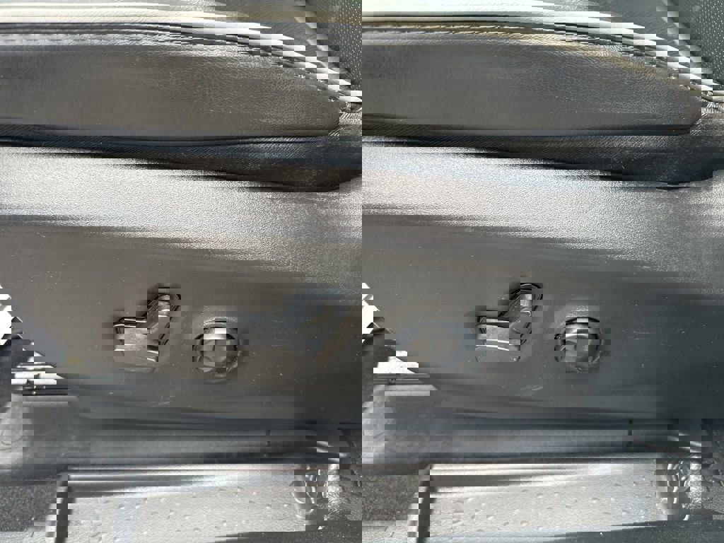 Used 2025 Chrysler Pacifica Limited image 19