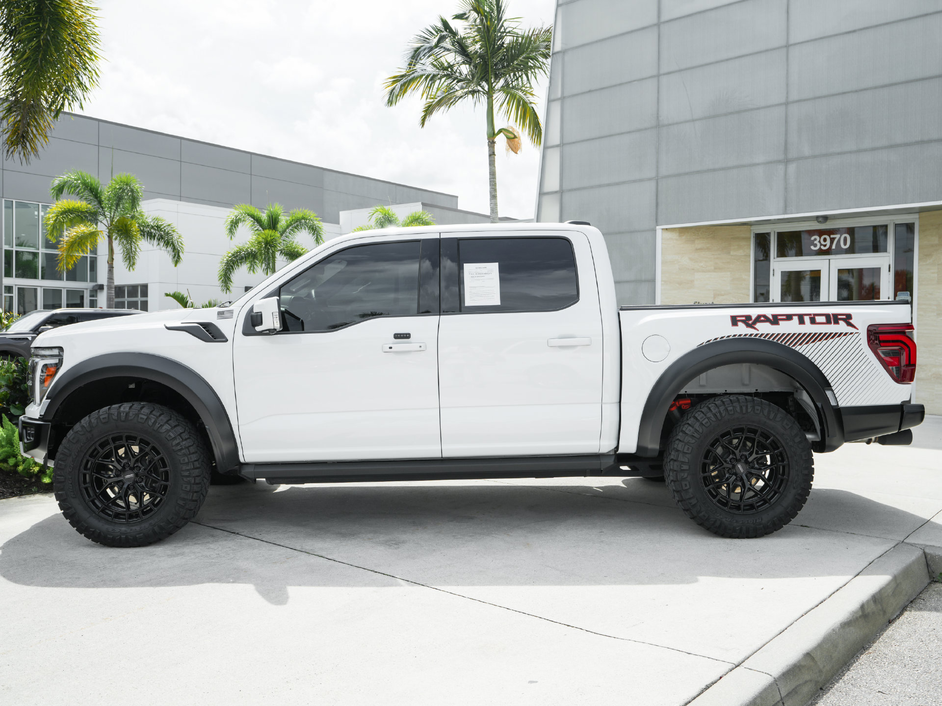 Used 2025 Ford F150 Raptor AWD/4WD image 33