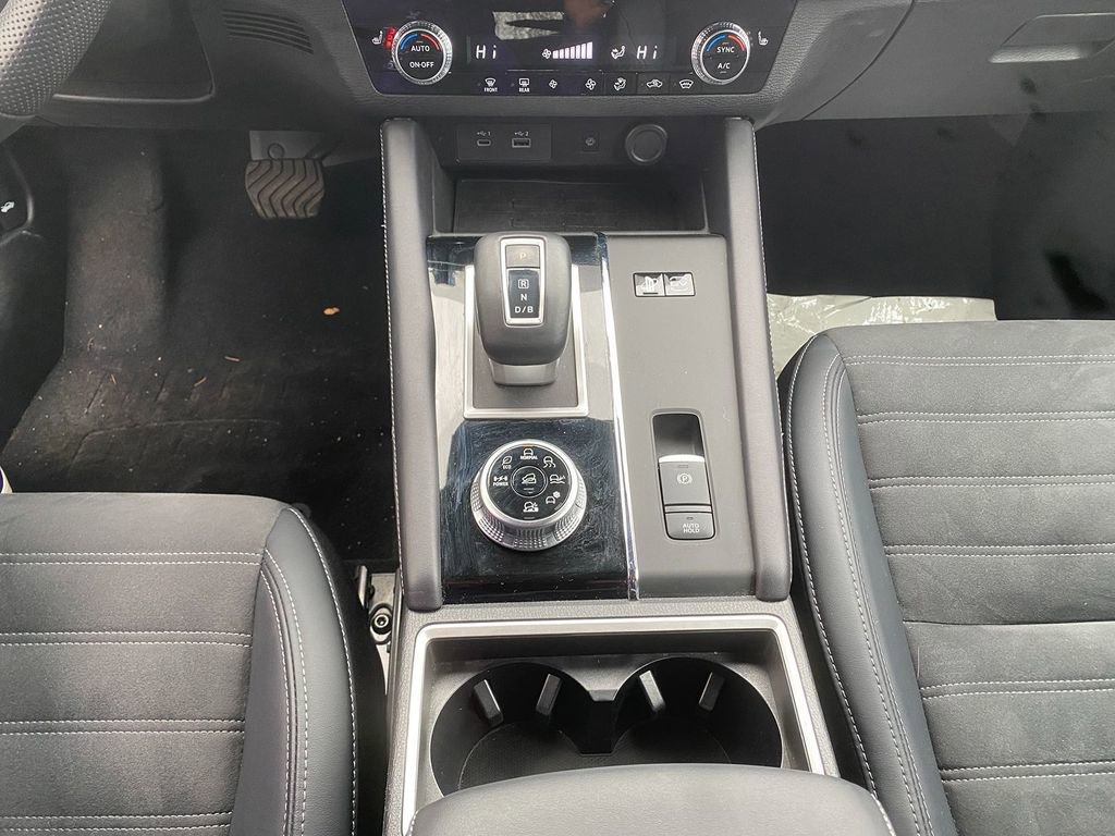 Used 2024 Mitsubishi Outlander SE image 22