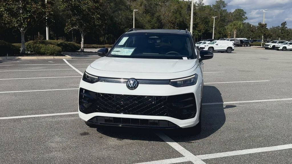 New 2026 Volkswagen Tiguan SE R-Line image 3