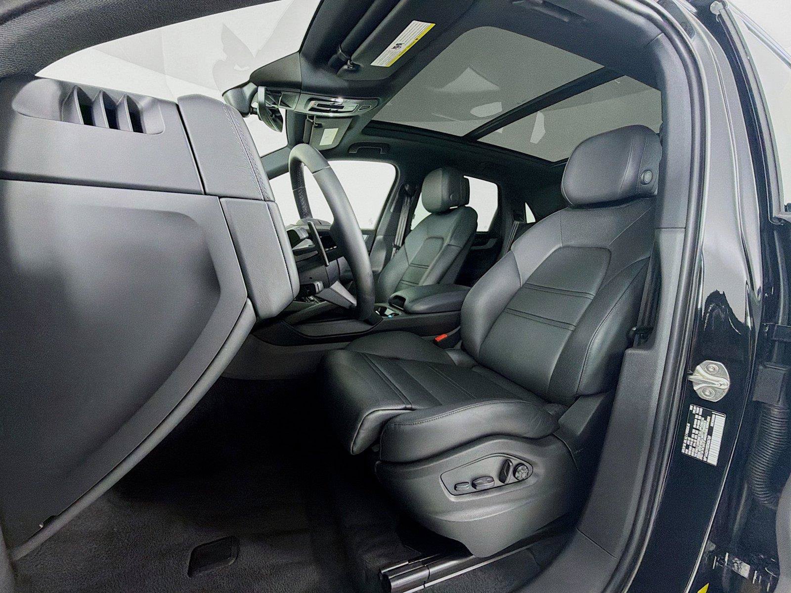 Certified 2025 Porsche Cayenne AWD/4WD image 5