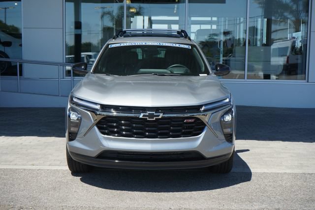 Used 2026 Chevrolet Trax RS w/ Sunroof Package FWD image 2