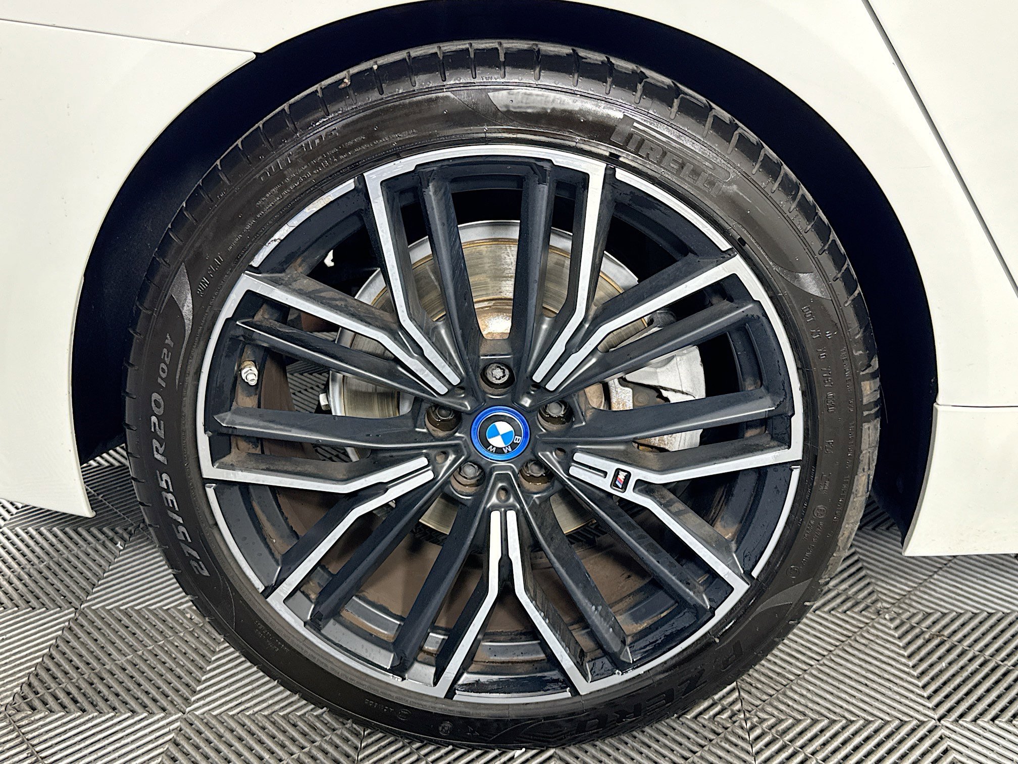 Used 2023 BMW 530e w/ M Sport Package image 32