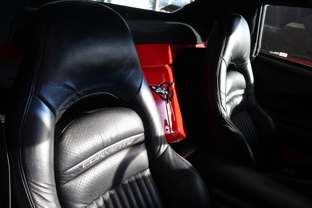 Used 2001 Chevrolet Corvette Convertible w/ Preferred Equipment Group2 image 36