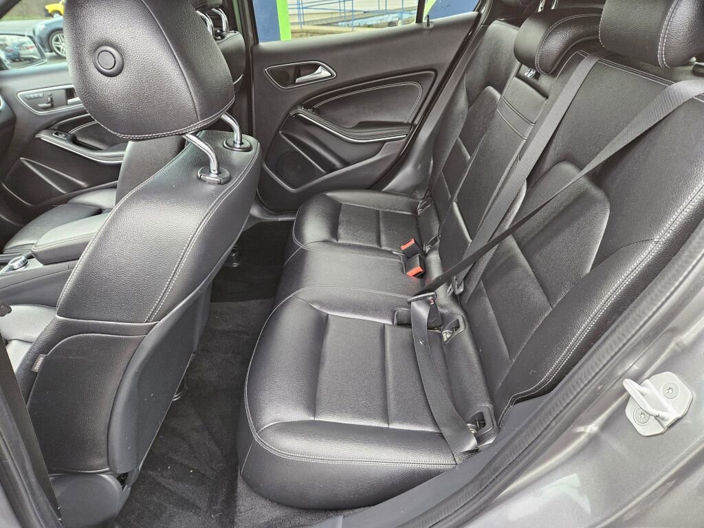 Used 2017 Mercedes-Benz GLA 250 4MATIC image 8