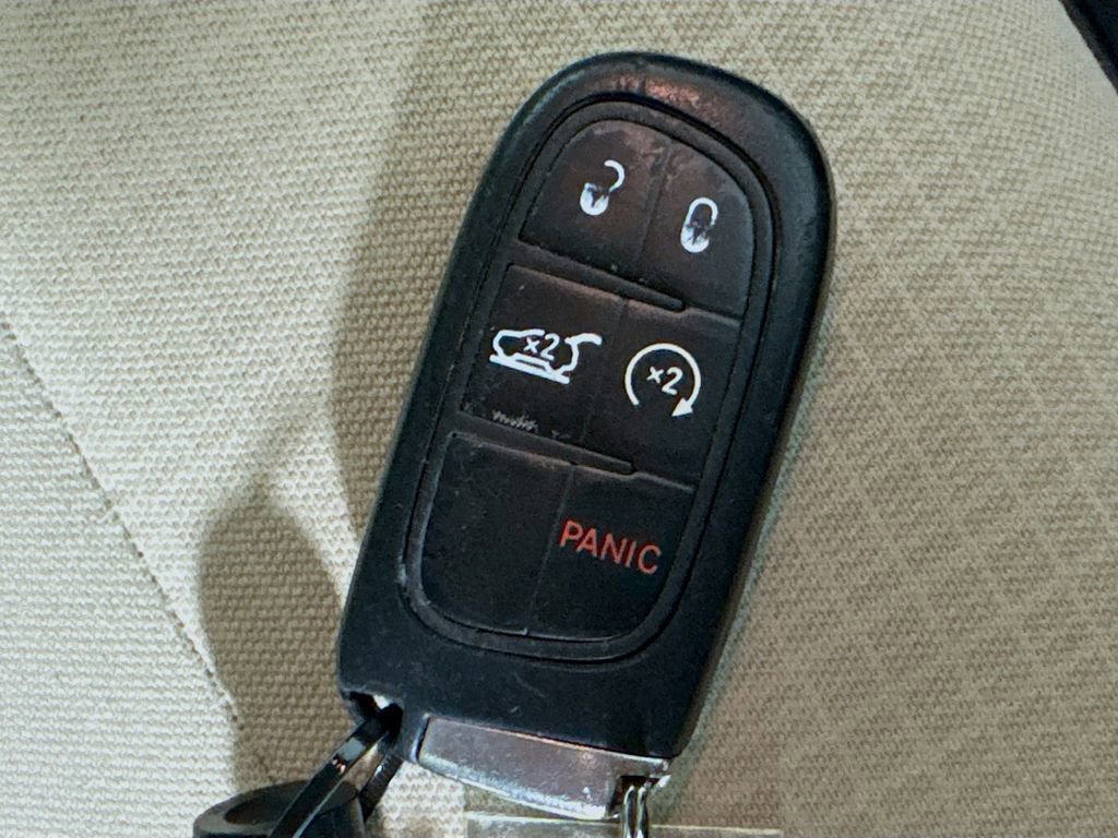 Used 2017 Jeep Cherokee Latitude w/ Comfort/Convenience Group image 36