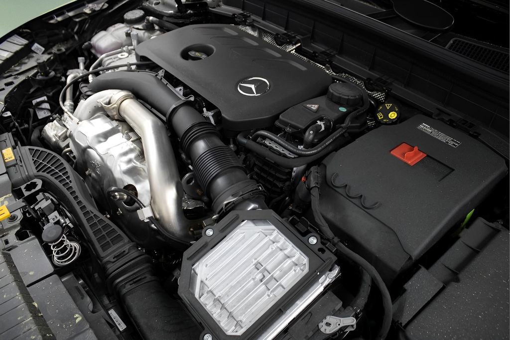 Used 2024 Mercedes-Benz GLB 250 4MATIC image 34