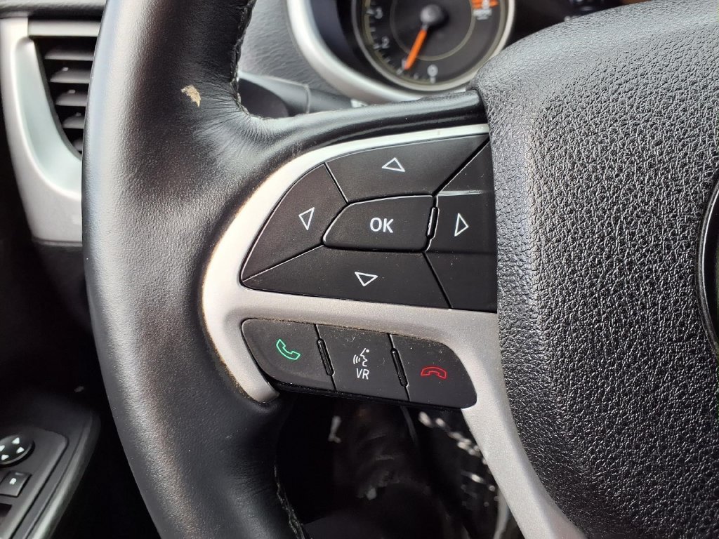 Used 2016 Jeep Cherokee Trailhawk w/ Comfort/Convenience Group AWD/4WD image 17