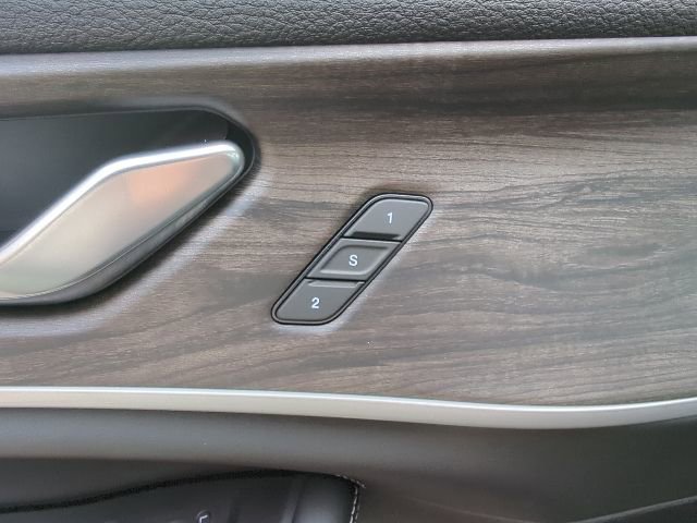 New 2026 Jeep Grand Cherokee L Limited AWD/4WD image 13