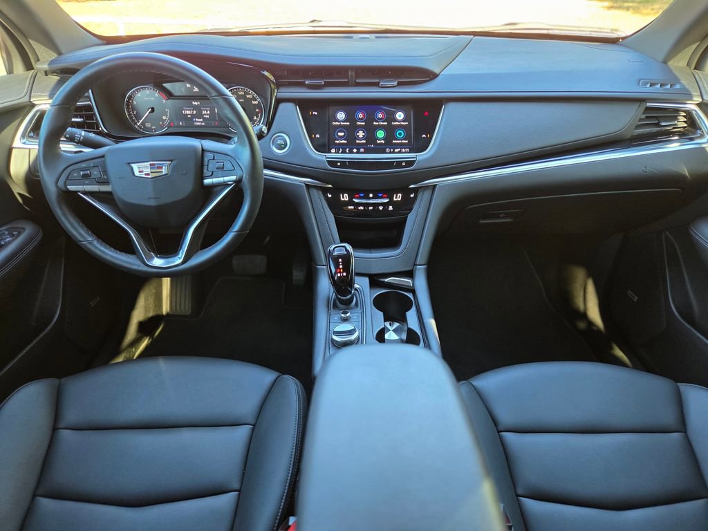 Used 2022 Cadillac XT6 Luxury w/ LPO, Floor Liner Package FWD image 9