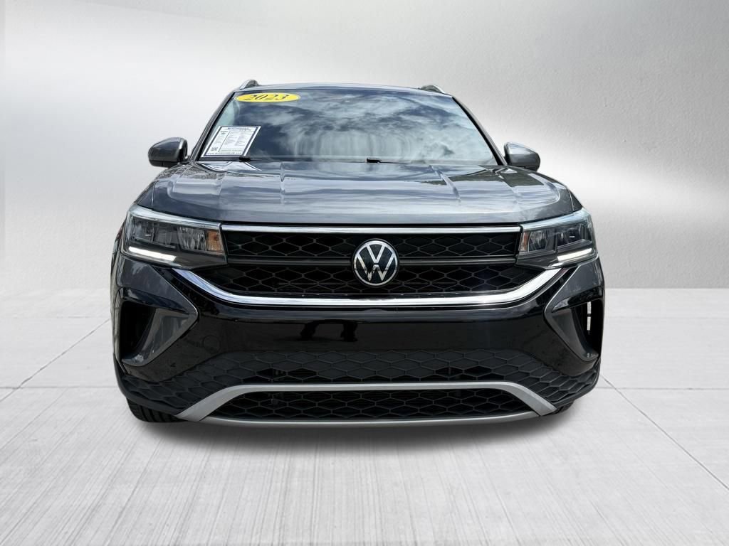 Used 2023 Volkswagen Taos SE w/ Panoramic Sunroof Package video 2