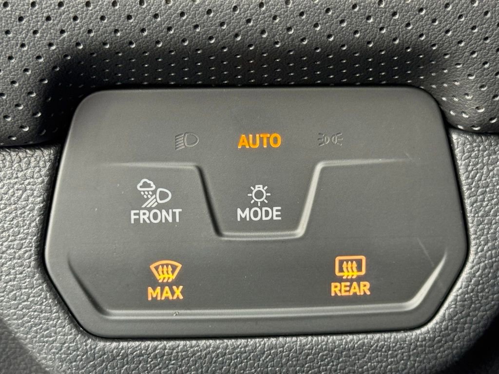 Used 2024 Volkswagen Atlas Cross Sport SE image 25