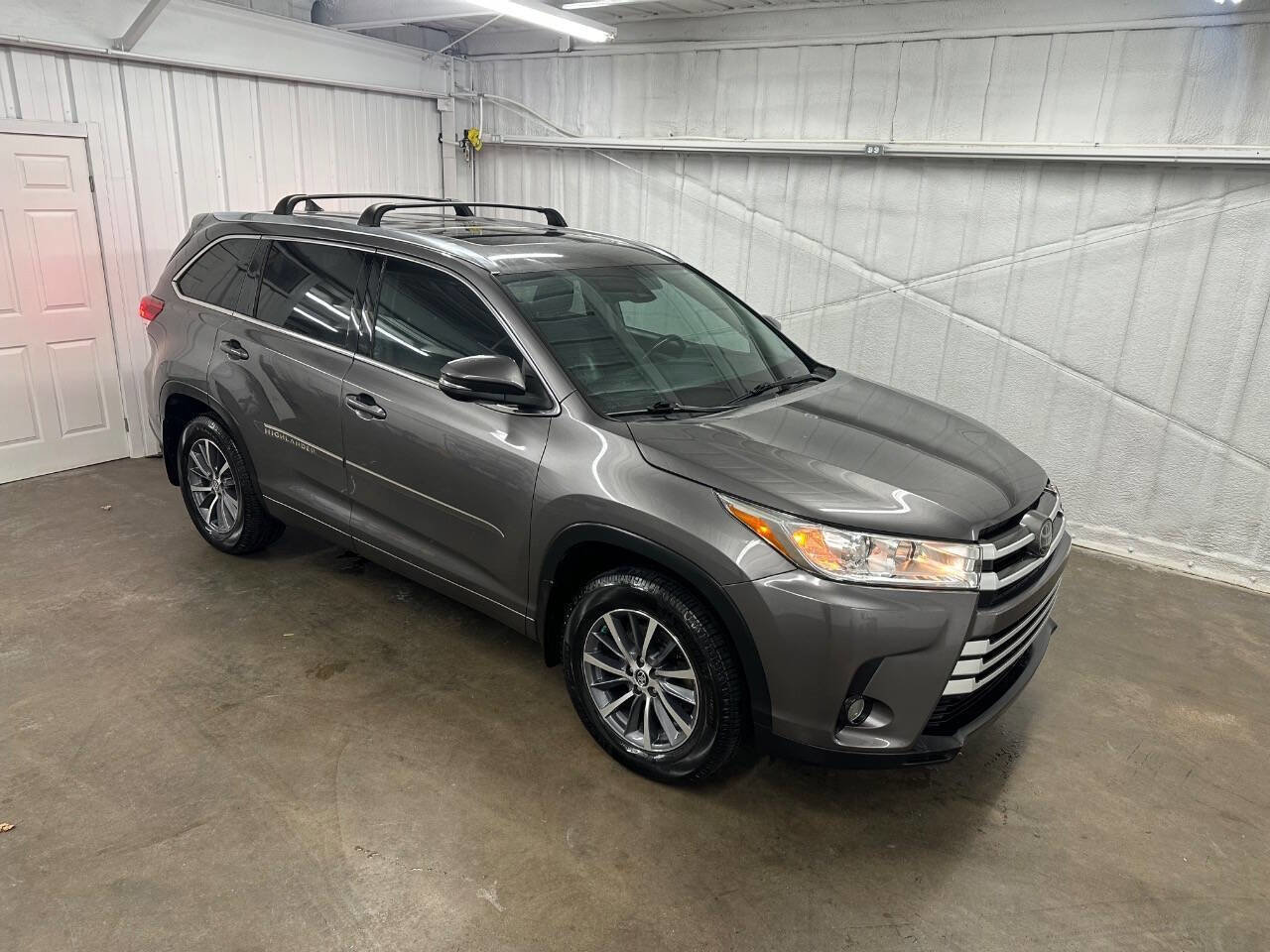 Used 2018 Toyota Highlander XLE image 5