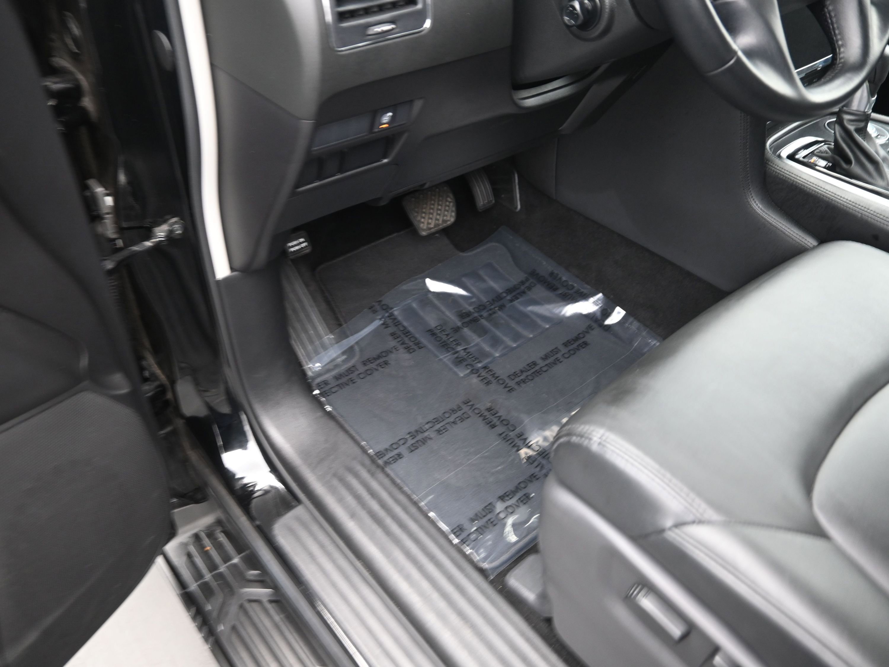 Used 2024 Nissan Armada SV image 15